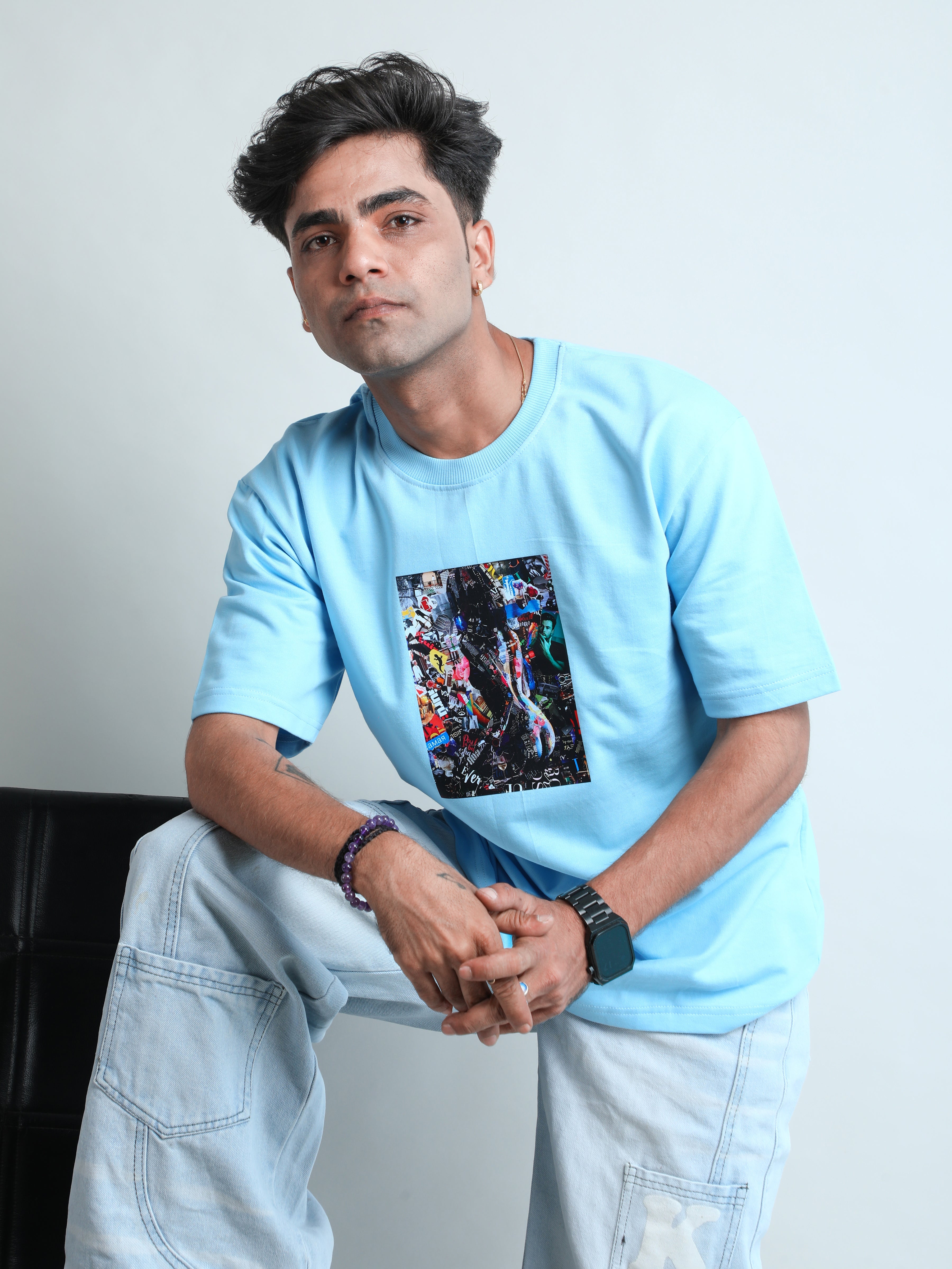 Trendy unisex oversized t-shirt with impressive back print