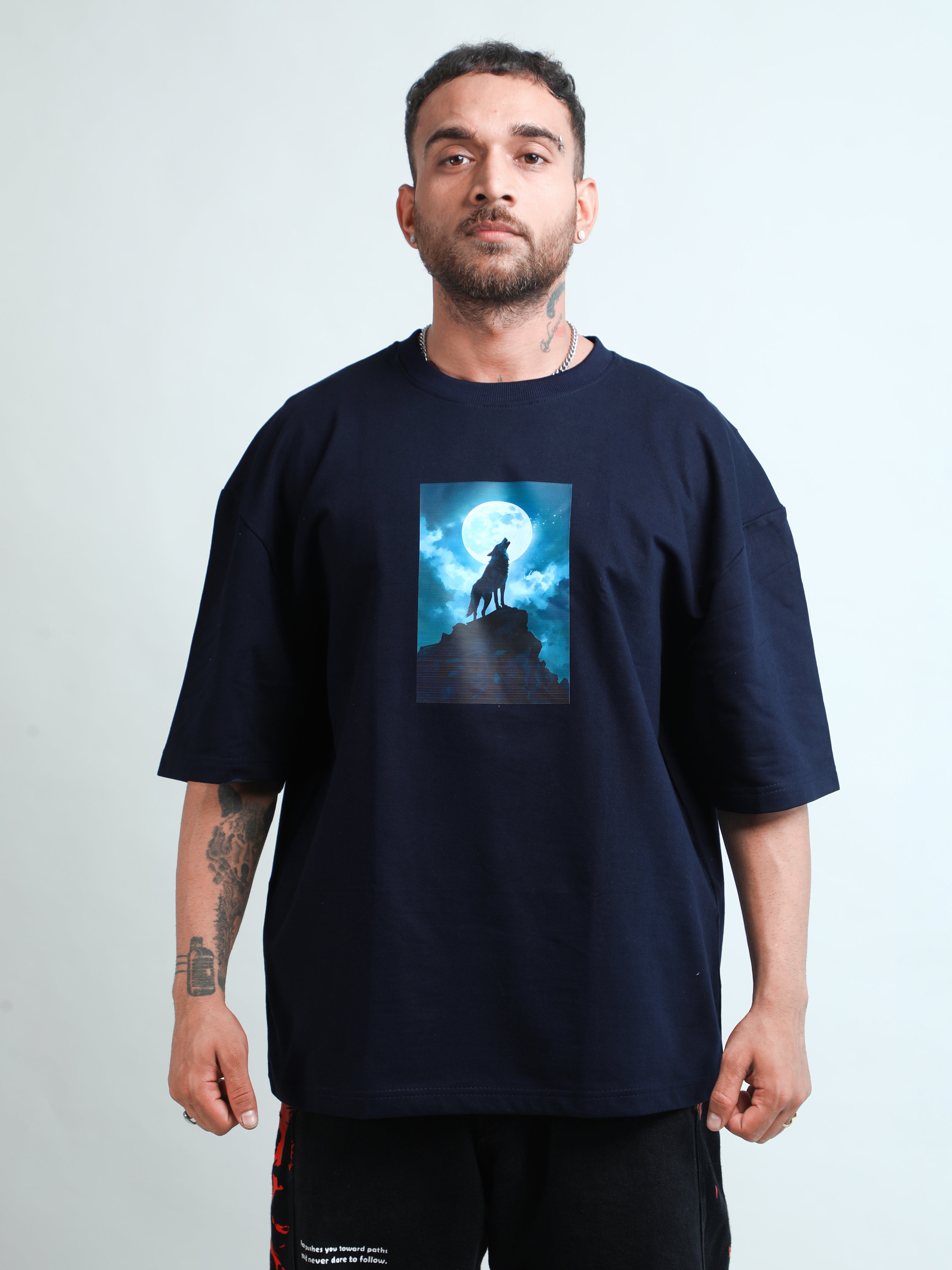 Trendy Black oversized t-shirt with Alone wolf design