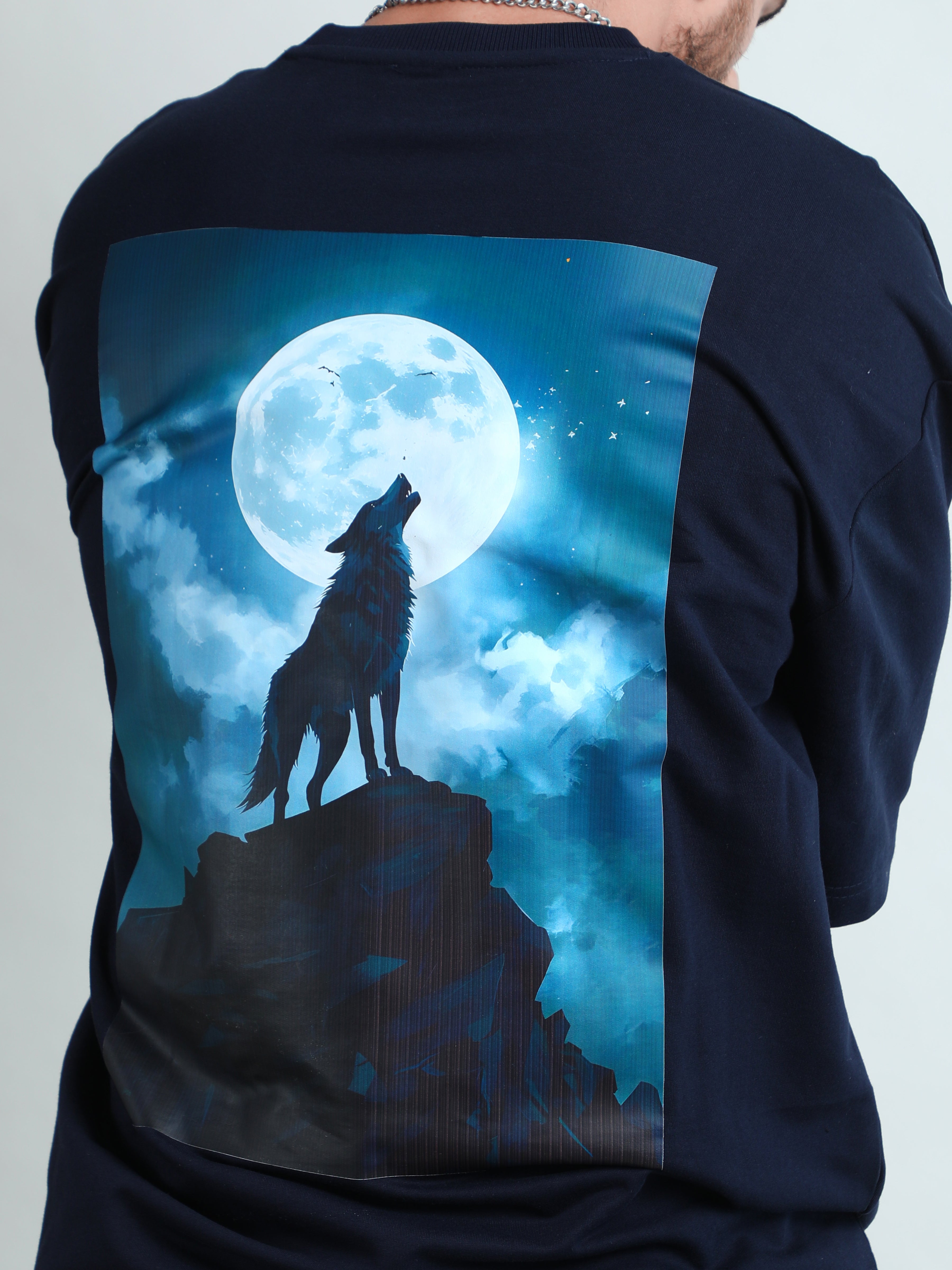 Trendy Black oversized t-shirt with Alone wolf design