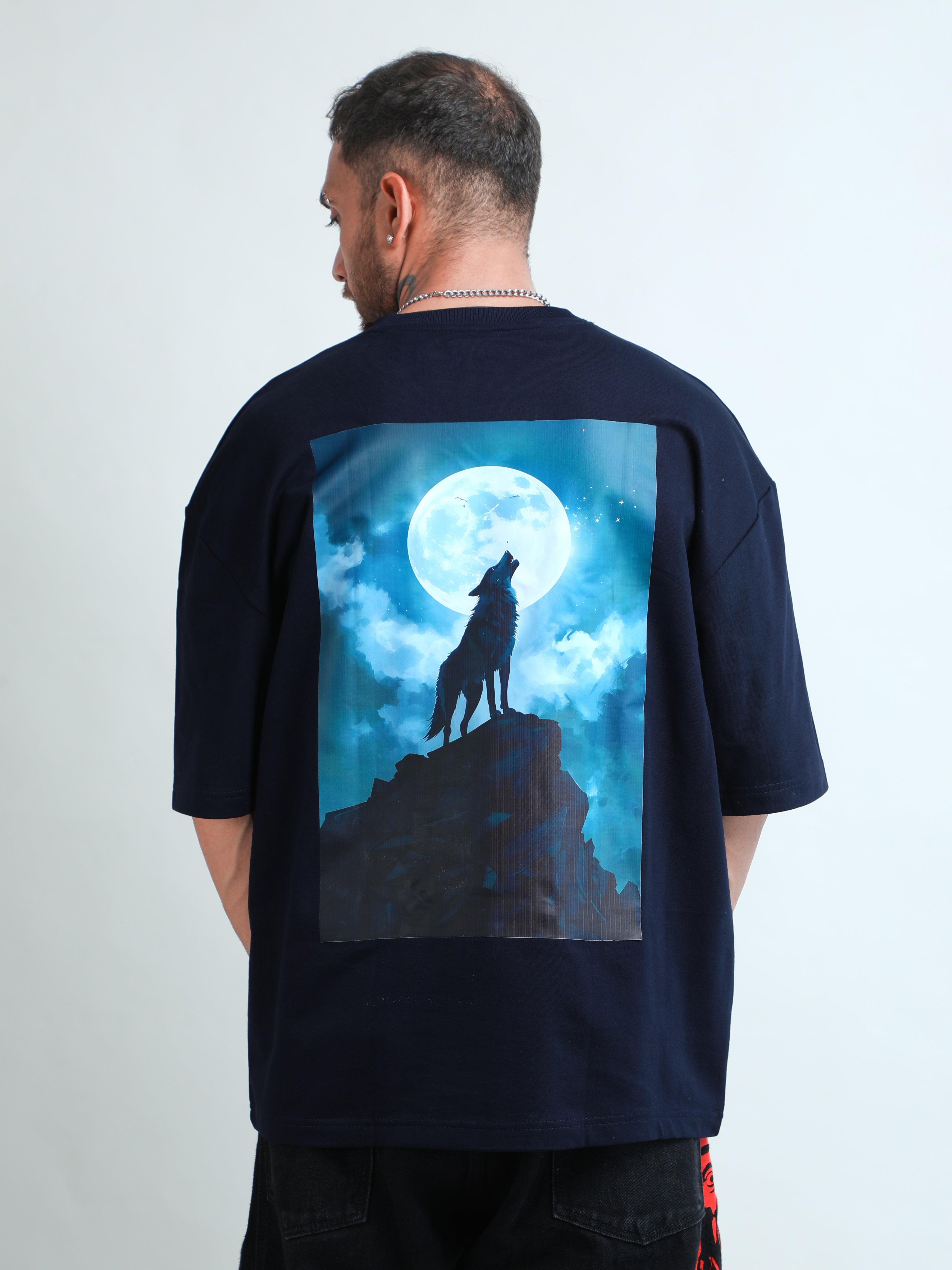 Trendy Black oversized t-shirt with Alone wolf design